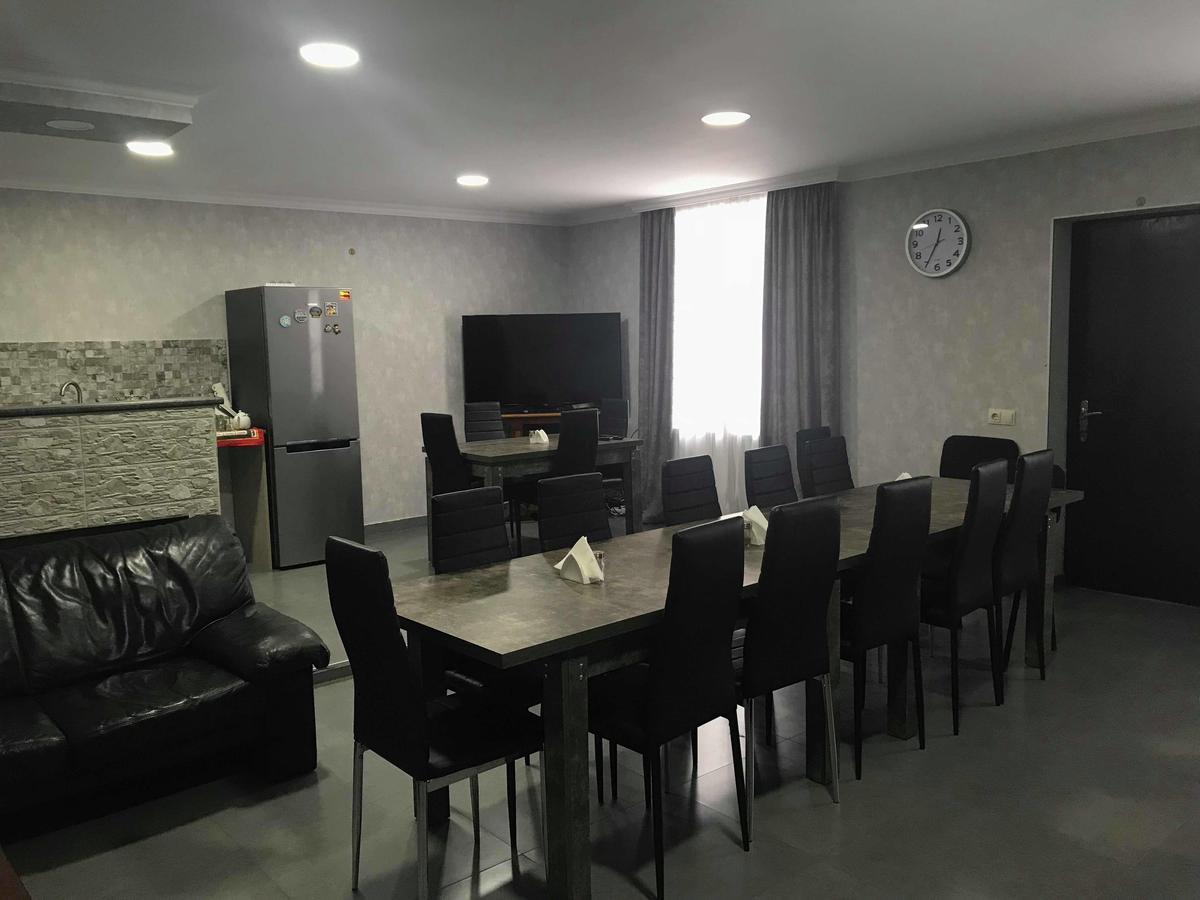 Guesthouse Ori Beli In Mestia Bagian luar foto
