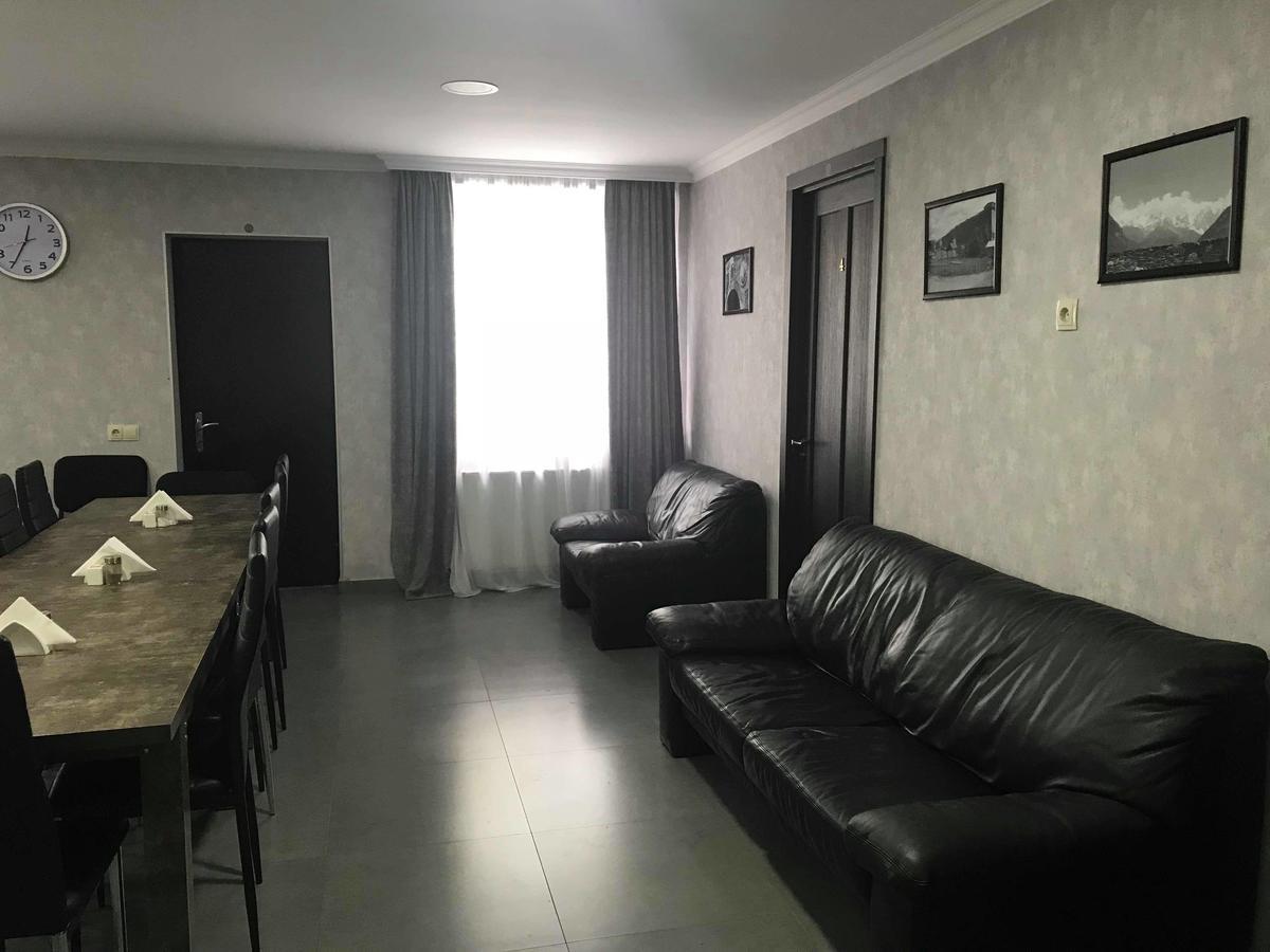 Guesthouse Ori Beli In Mestia Bagian luar foto